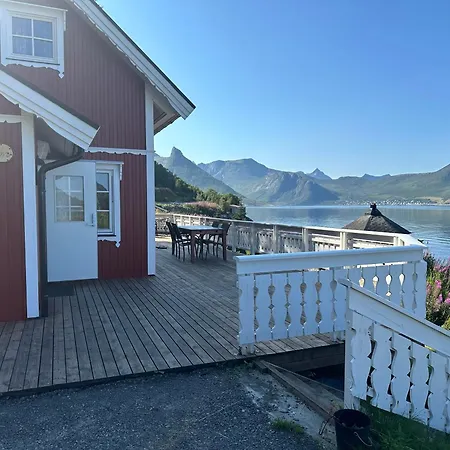 Cozy House By The Sea