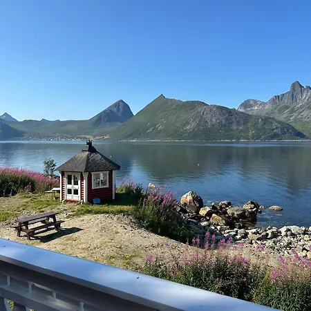 Cozy House By The Sea *